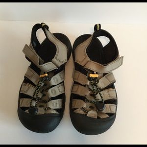 KEEN boys Waterproof water hiking sandals shoes 4 Newport summer trails lake